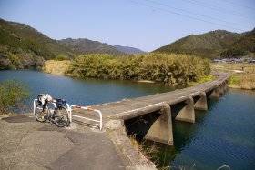 一斗俵沈下橋