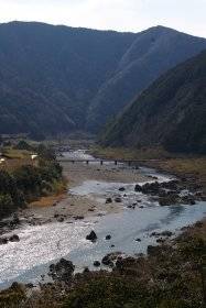 芽吹手沈下橋