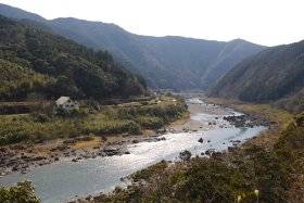 芽吹手沈下橋