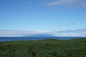 利尻島（その右に、礼文島？）