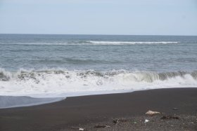 サロマ湖ワッカ原生花園からオホーツク海を望む